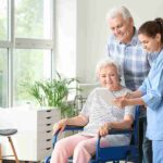 Familia requiere cuidadora de adulto mayor