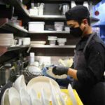 Restaurante requiere lavaplatos