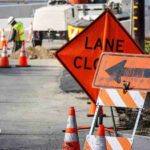 Se requiere albañil para obras en carreteras y señalización