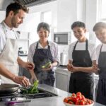Se busca ayudante de cocina para restaurante de comida rápida