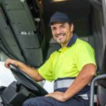 Se busca chofer disponible y puntual para traslado de equipos pesados