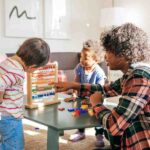 Busco niñera que cuide a mi hijo unas horas al día mientras estudio
