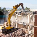 Se busca albañil y ayudante general para demolición y reconstrucción
