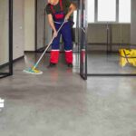 Se busca personal de limpieza para baños, salas de espera y pasillos del aeropuerto
