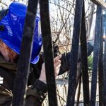 Se busca soldador y ayudante para reparación de portones y rejas